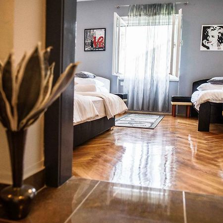 Apartment/Room "Dalmacija" Синь Экстерьер фото