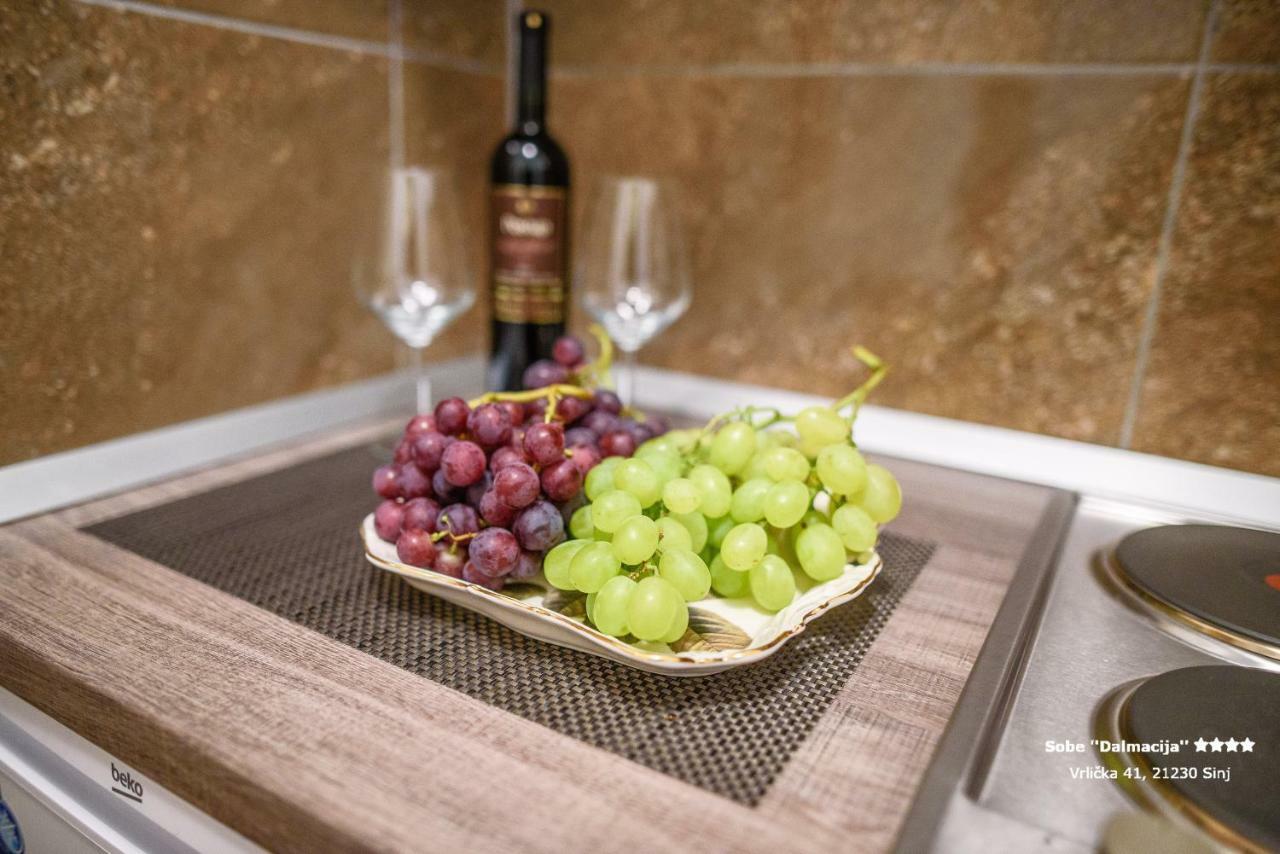Apartment/Room "Dalmacija" Синь Экстерьер фото